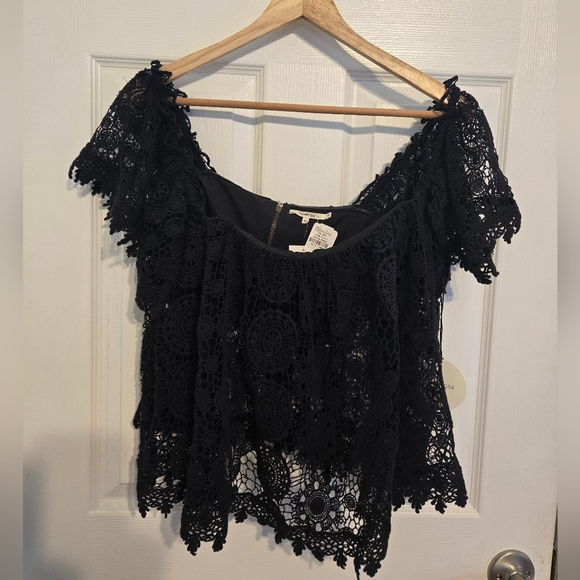 Tularosa black crochet lace Amelia top, NWT size M - Picture 3 of 7